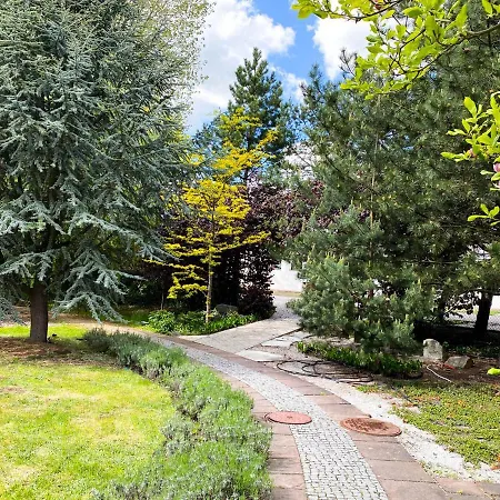 Garden Hotel 2*